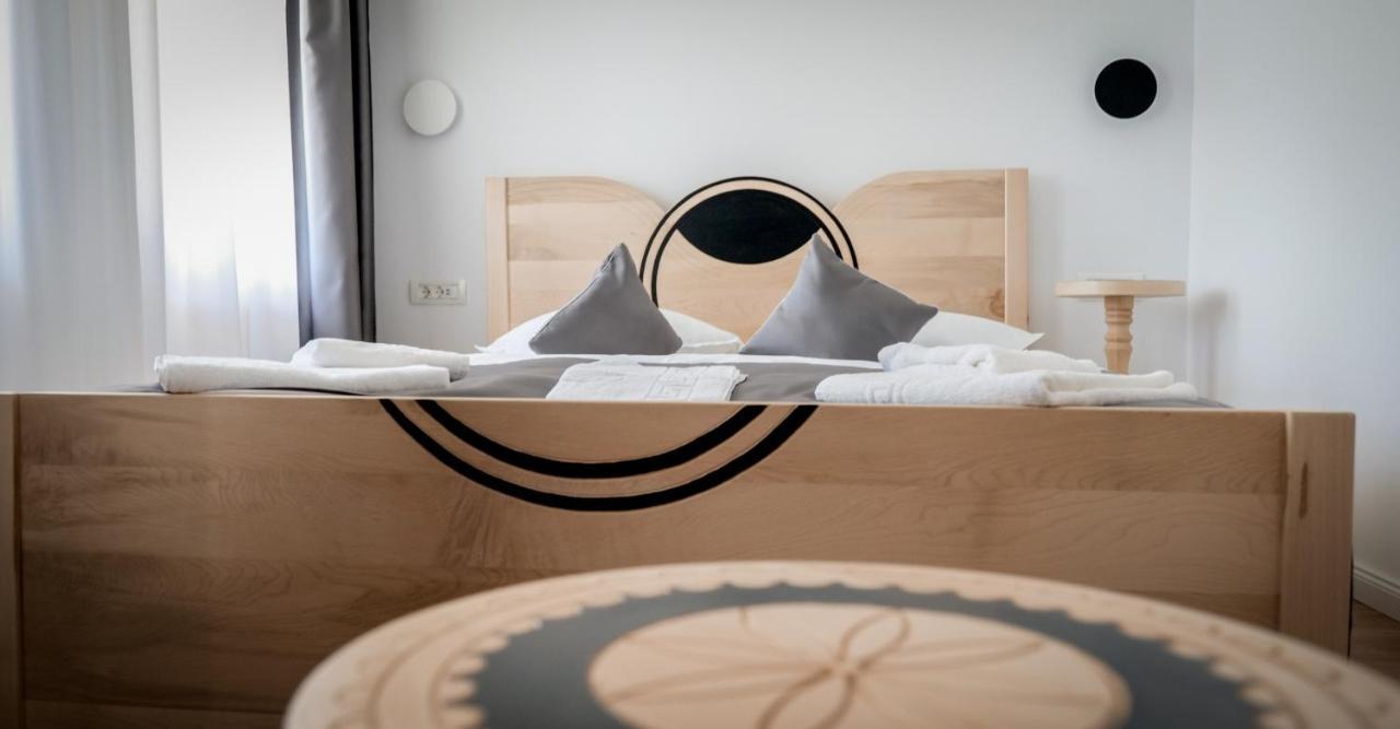 Conacul Olarilor Bed and Breakfast Baia de Fier Eksteriør billede