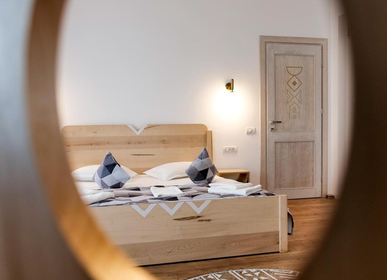 Conacul Olarilor Bed and Breakfast Baia de Fier Eksteriør billede