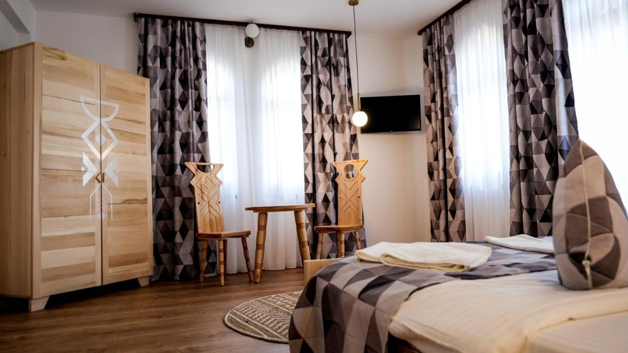 Conacul Olarilor Bed and Breakfast Baia de Fier Eksteriør billede