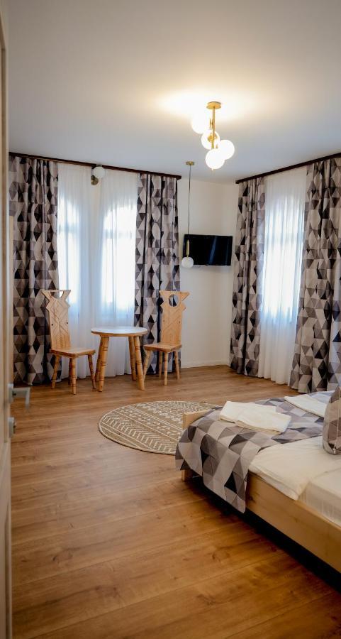Conacul Olarilor Bed and Breakfast Baia de Fier Eksteriør billede