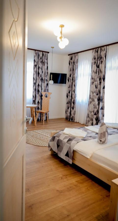 Conacul Olarilor Bed and Breakfast Baia de Fier Eksteriør billede