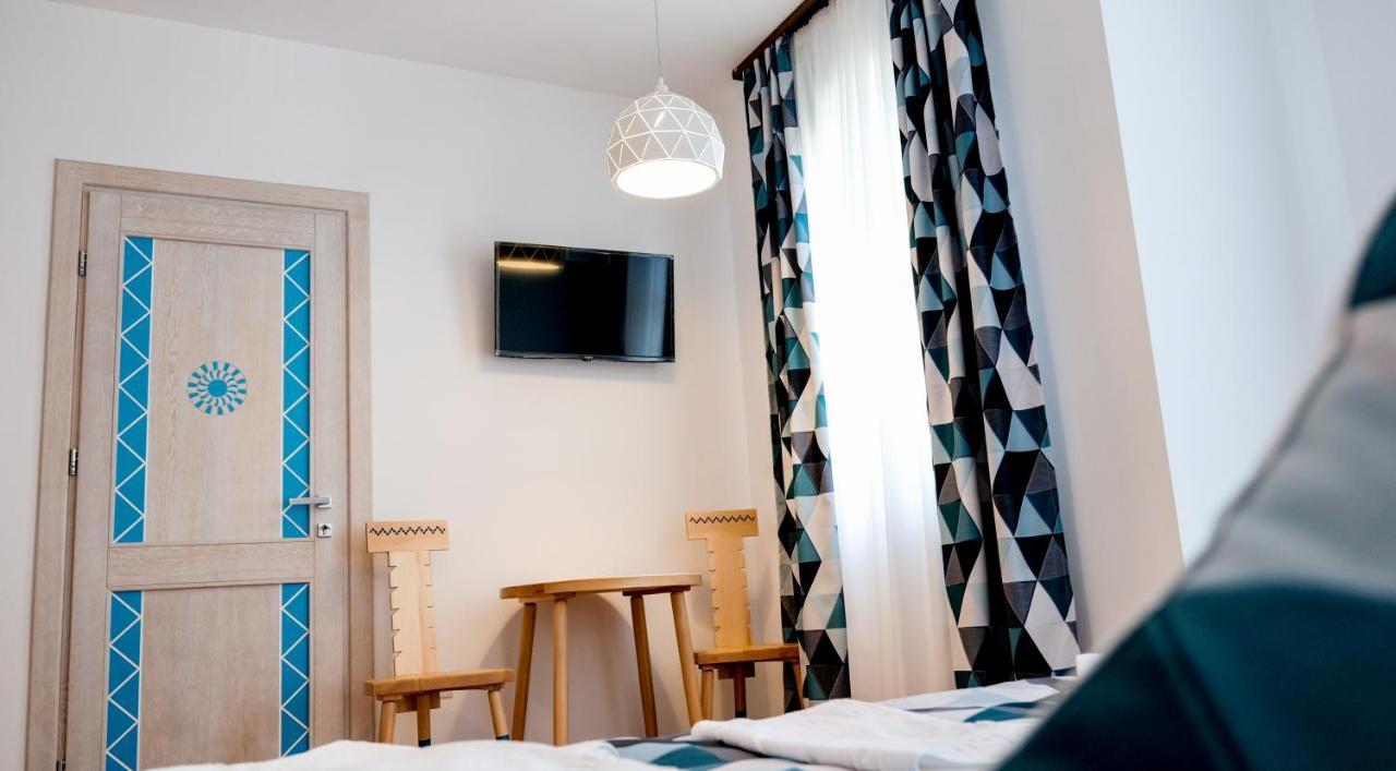 Conacul Olarilor Bed and Breakfast Baia de Fier Eksteriør billede