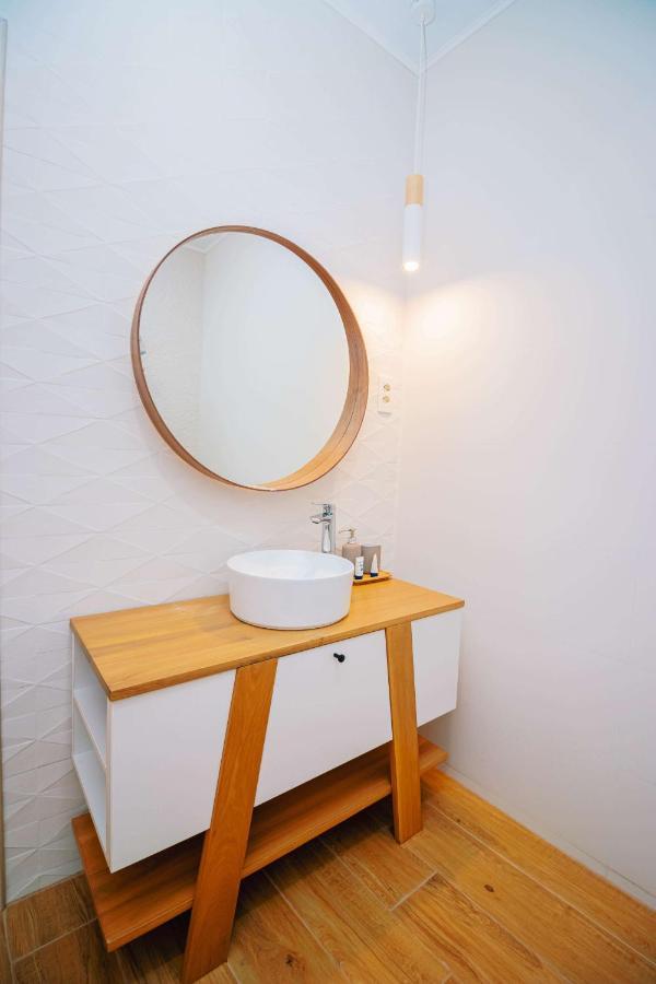 Conacul Olarilor Bed and Breakfast Baia de Fier Eksteriør billede